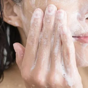 Spuma Hidratanta pentru Curatare Farmstay Collagen Water Full Moist Deep Cleansing Foam