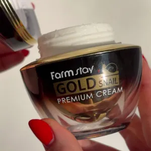 Crema Hranitoare Farmstay Gold Snail Premium Cream