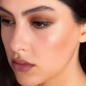 Iluminator theBalm Bonnie - Lou Manizer