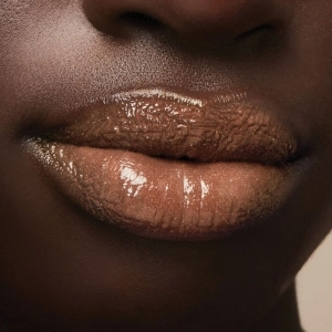 Luciu buze pentru volum Milani Keep It Full Nourishing Lip Plumper Natural Luster