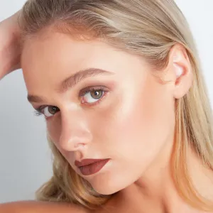 Iluminator theBalm Mary - Lou Manizer Travel Size