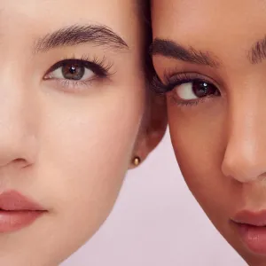 Gene False Kiss USA The New Natural Glowy Skin