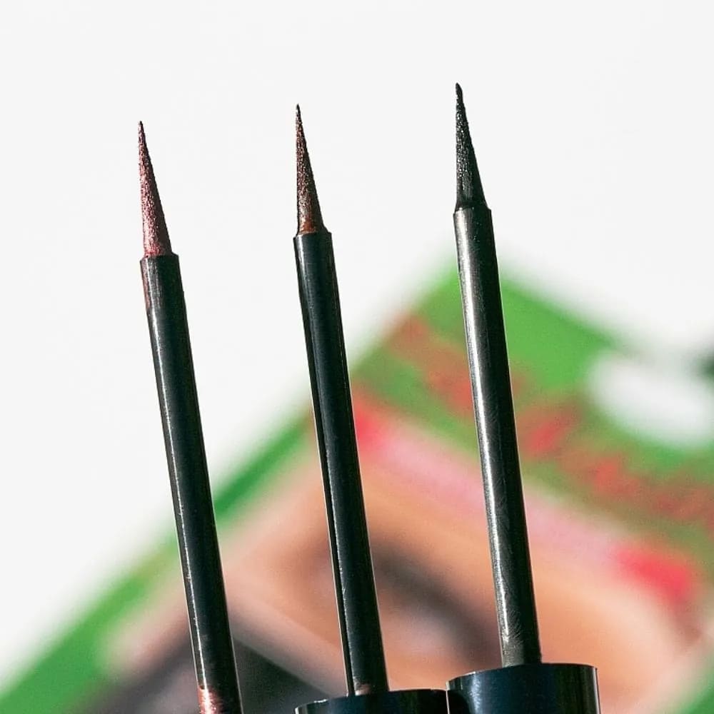 Contur Ochi theBalm Schwing! Liquid Eyeliner Blue