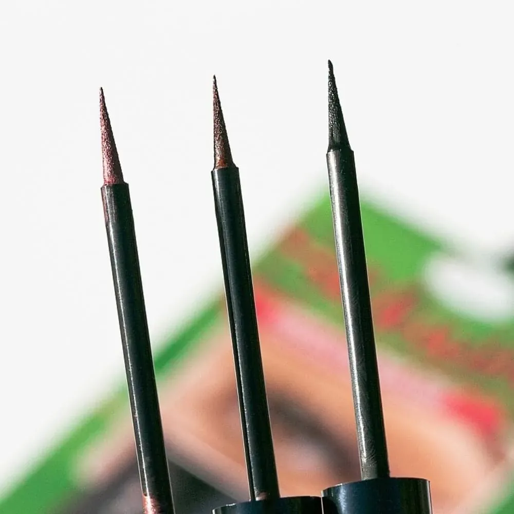 Contur Ochi theBalm Schwing! Liquid Eyeliner Brown