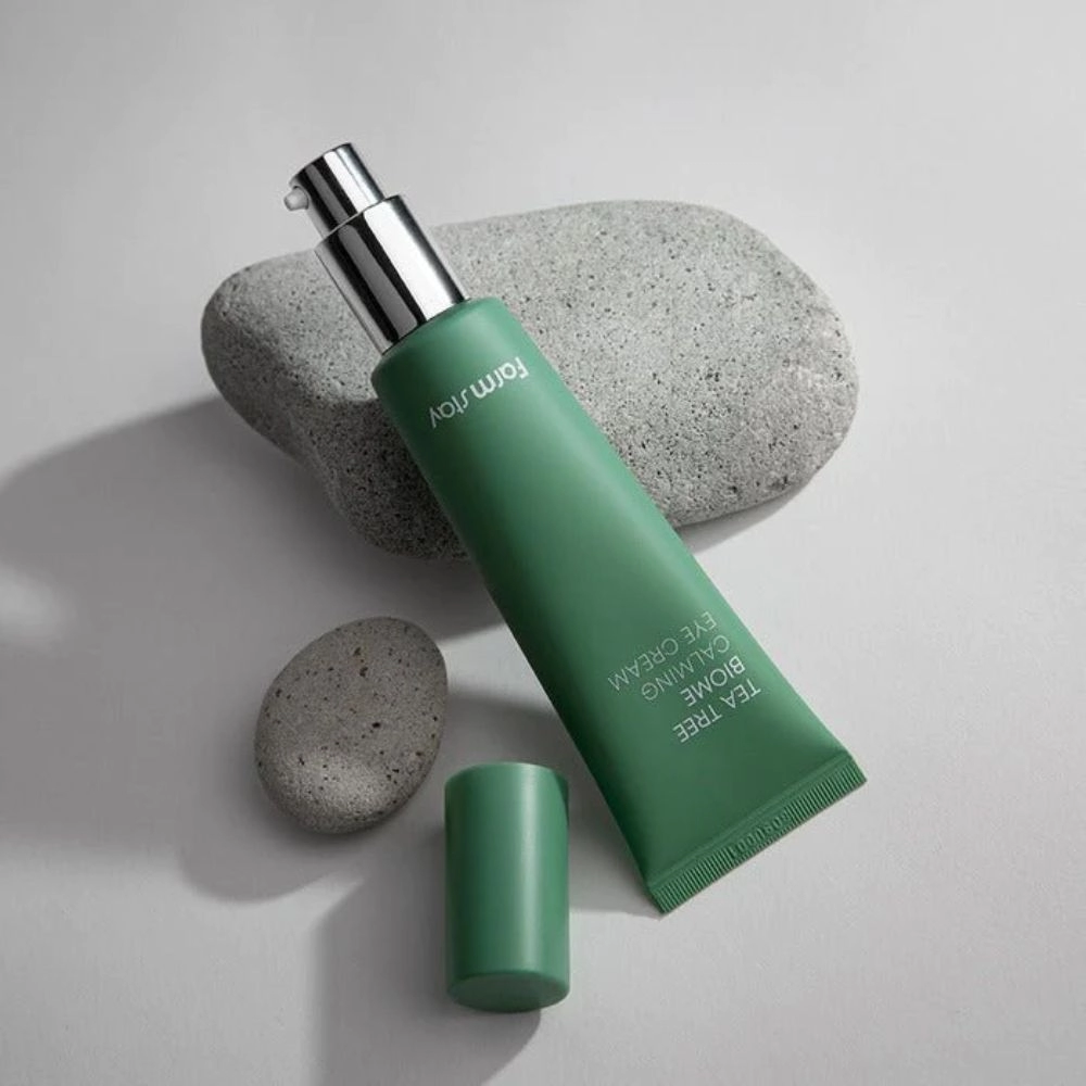 Crema Calmanta pentru Zona Ochilor cu Arbore de Ceai Farmstay Biome Calming Eye Cream