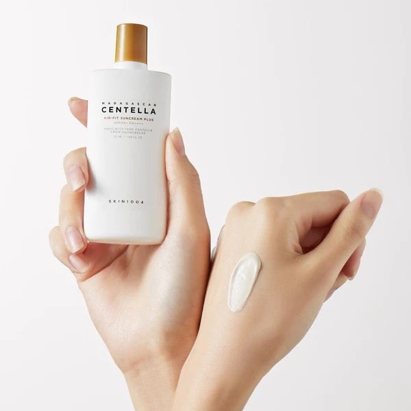 Crema cu Protectie Solara SKIN1004 Madagascar Centella Air-Fit Suncream PLUS SPF50+ PA++++