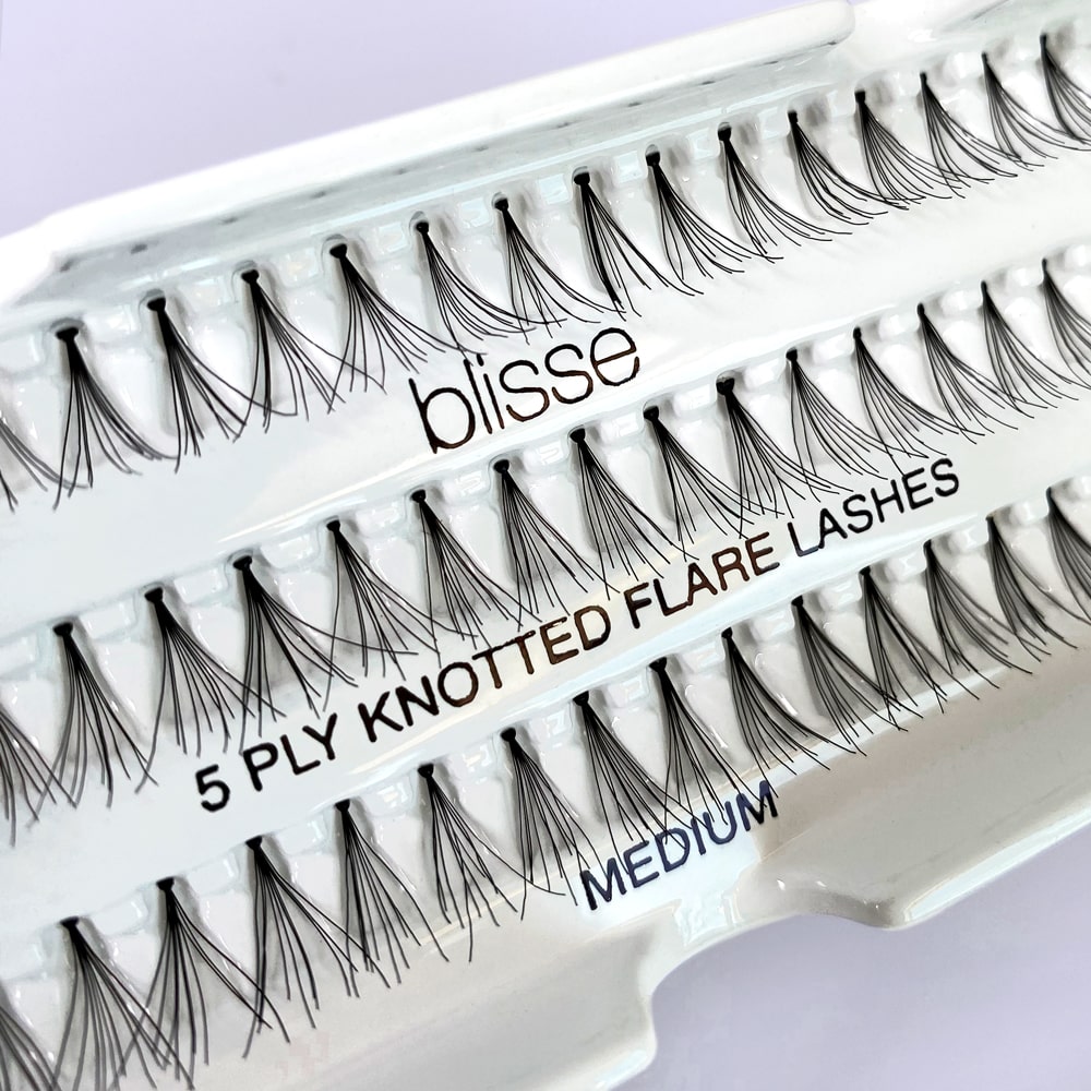  Gene False Individuale cu Nod Lungime Medie Blisse 5 PLY Knotted Flare Lashes