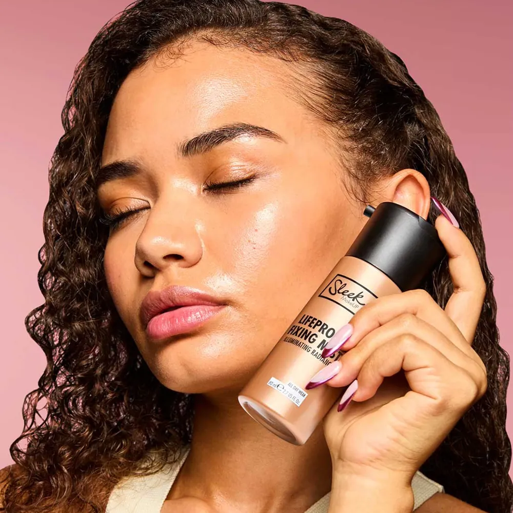 Spray fixator Sleek MakeUP Lifeproof All Day Fixing Mist Illuminating Radiance