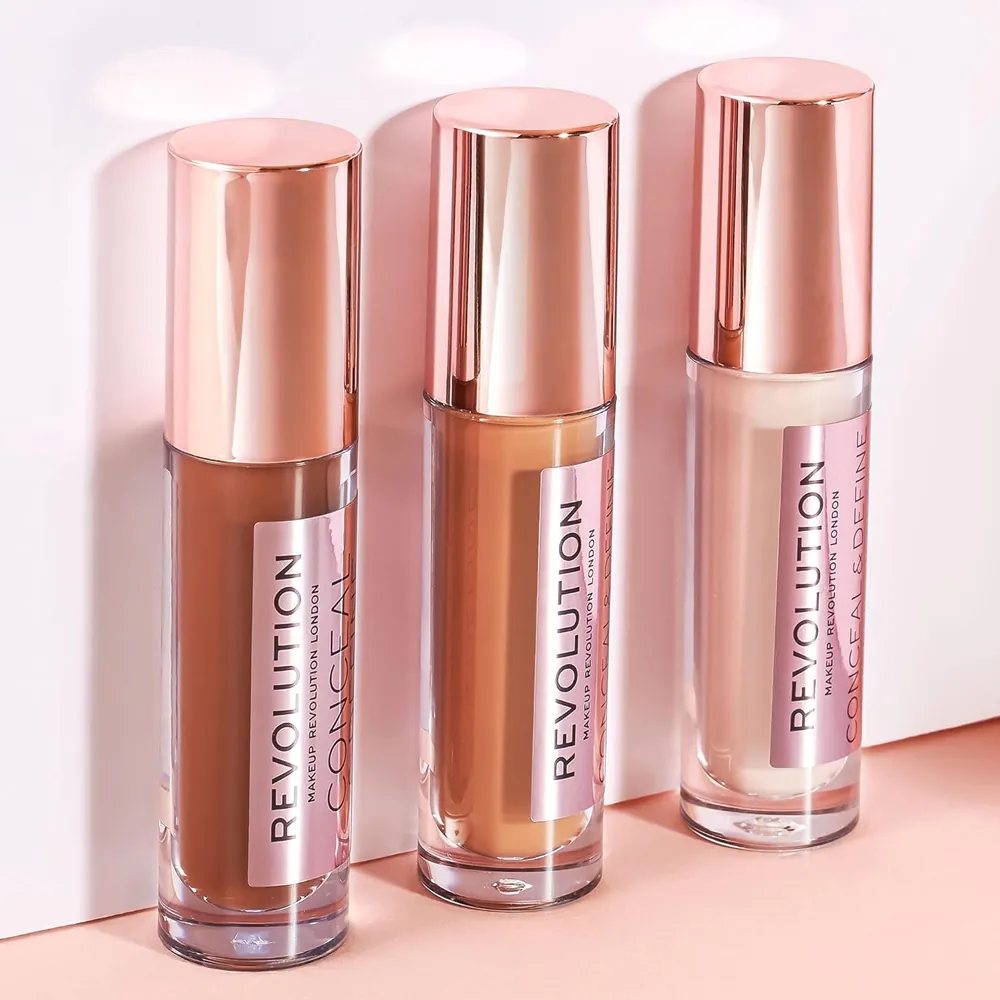 Fond de Ten Makeup Revolution Conceal & Define Foundation