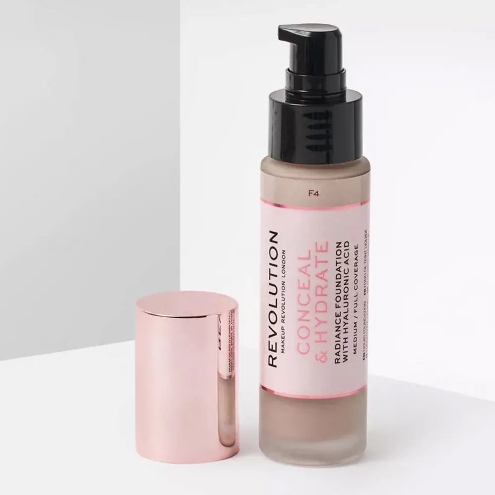 Fond de Ten Makeup Revolution Conceal & Hydrate Foundation