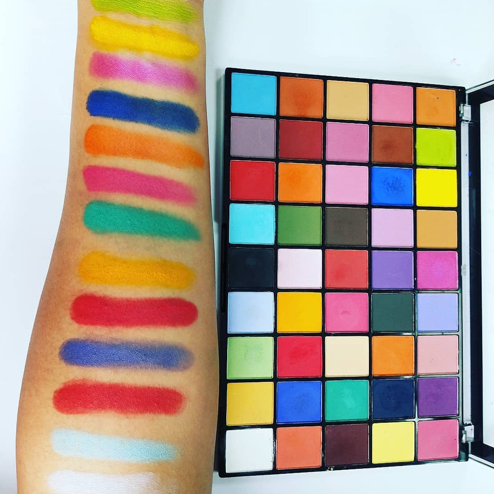 Paleta Farduri Makeup Revolution Maxi Reloaded Palette Monster Mattes