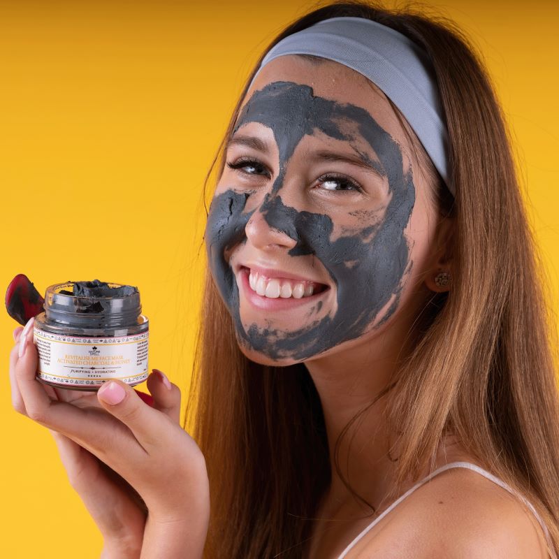 Masca Hidratanta Nature Spell Activated Charcoal & Honey Face Mask