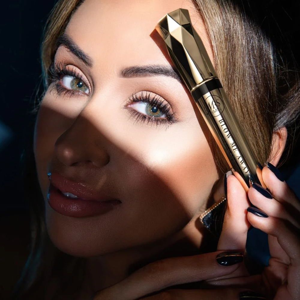 Mascara BPerfect Mrs Glam Blow me Away Mascara