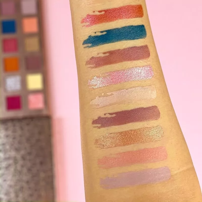 Paleta Farduri Revolution Pro New Neutrals Blushed Shadow Palette