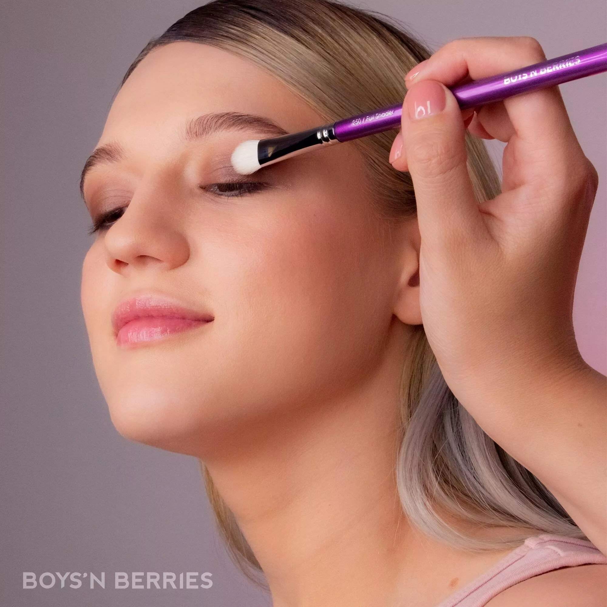 Pensula Profesionala pentru Machiaj Boys`n Berries Full Shader