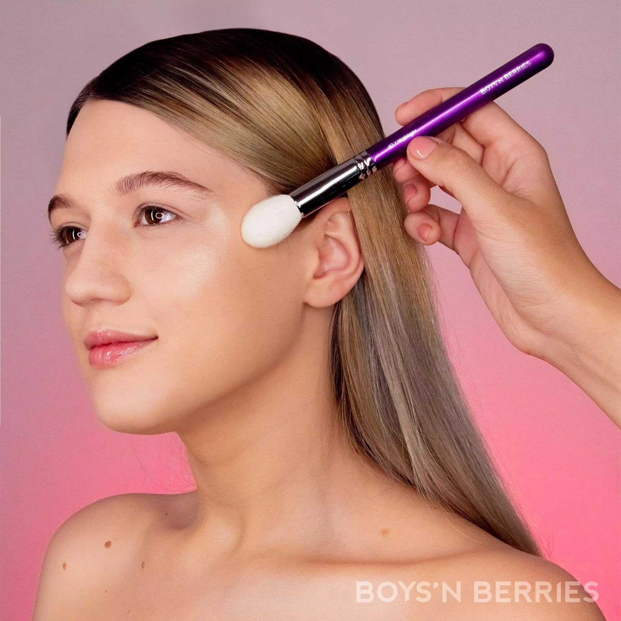 Pensula Profesionala Machiaj Boys`n Berries Highlight