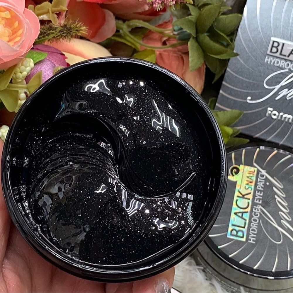 Plasturi Hranitori pentru Zona Ochilor cu Mucina de Melc Negru Farmstay Hydrogel Eye Patch