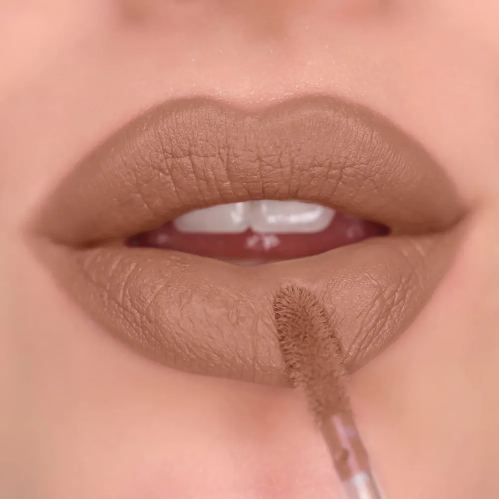 Ruj Lichid Makeup Revolution Crème Lip Hustle 119