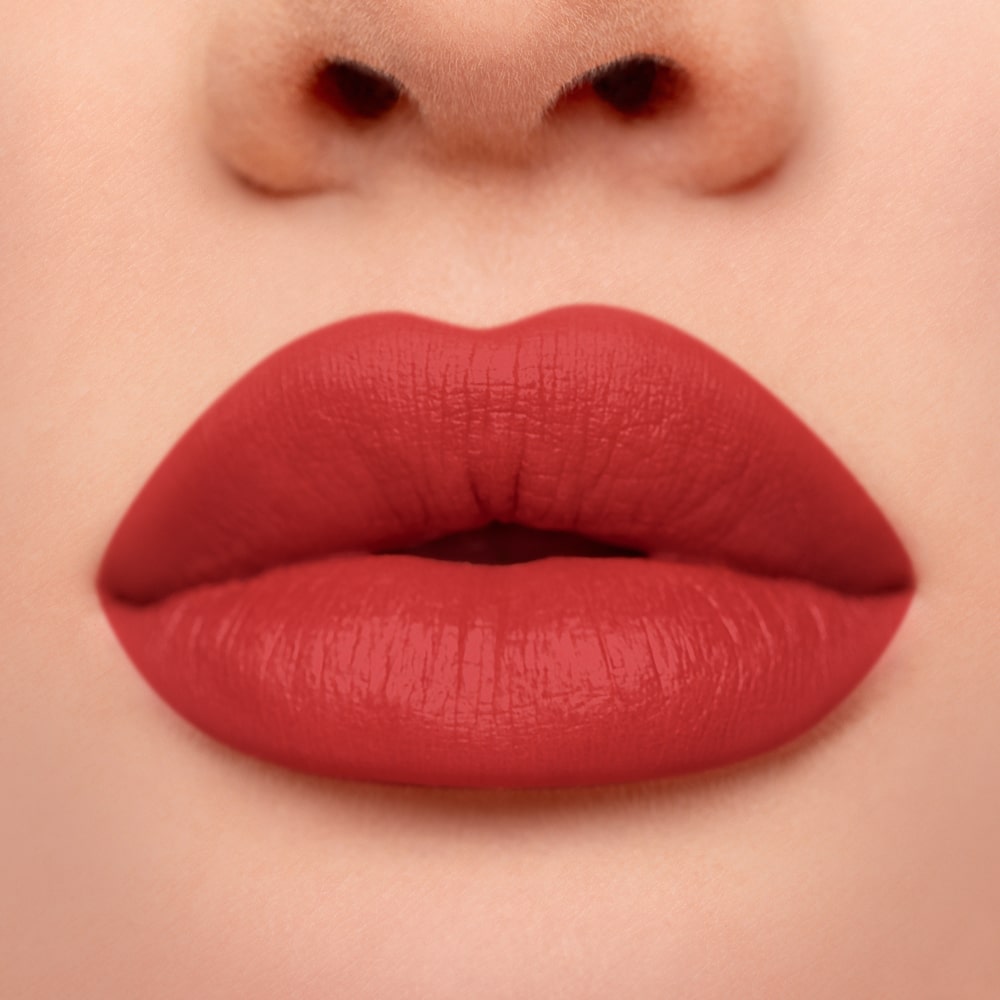 Ruj lichid theBalm Meet Matt(e) Hughes Loyal