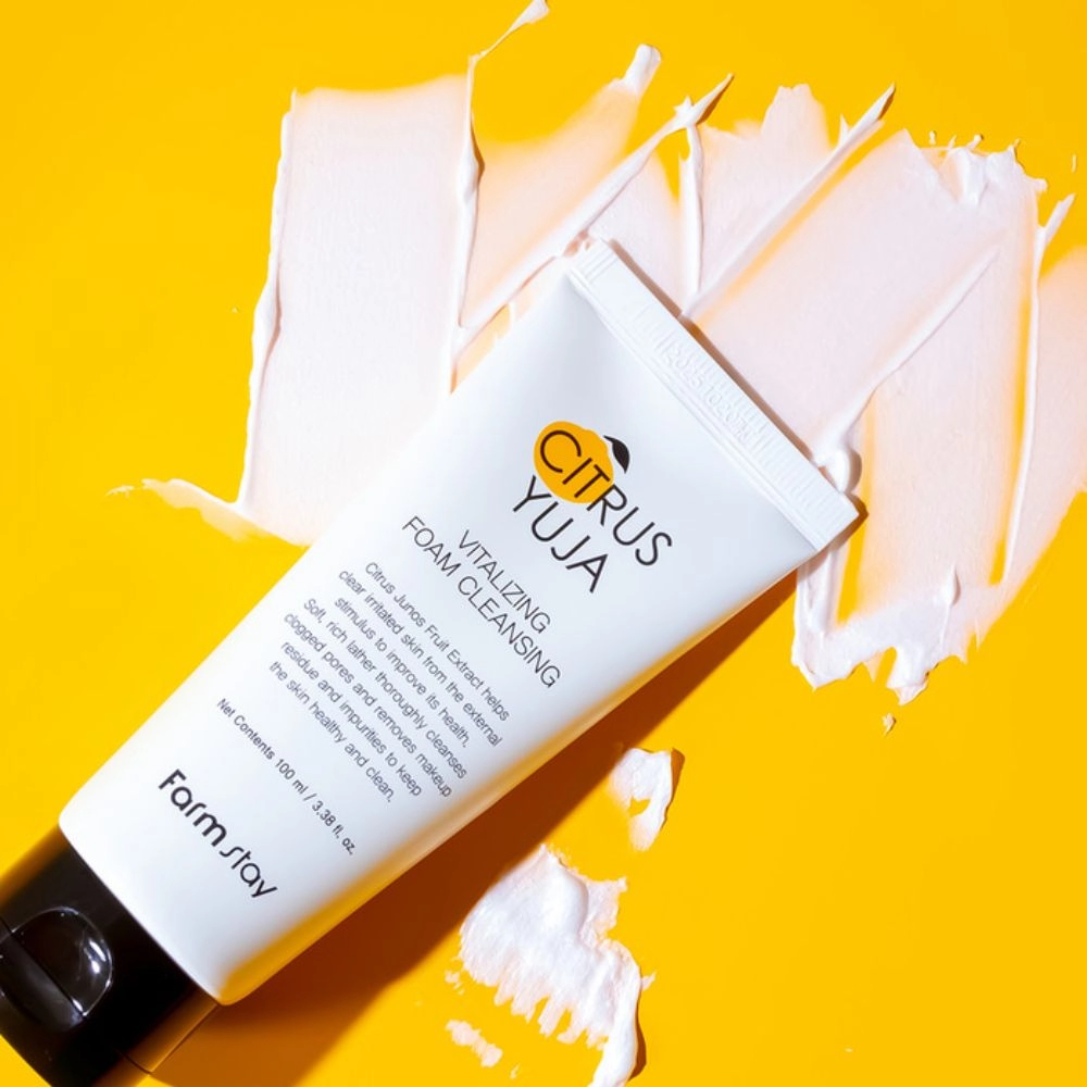 Spuma de curatare Farmstay Citrus Yuja Vitalizing Foam Cleanser