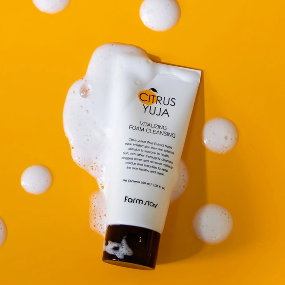 Spuma de curatare Farmstay Citrus Yuja Vitalizing Foam Cleanser